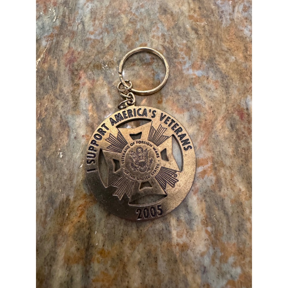 VFW 2005 I Support Americas Veterans Bronze Tone Keychain Military Collectible
